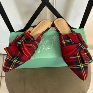 NIB size 9 Mint Julep Under The Tree Red Plaid Flat Mules. Fits like 8 or 8.5!!